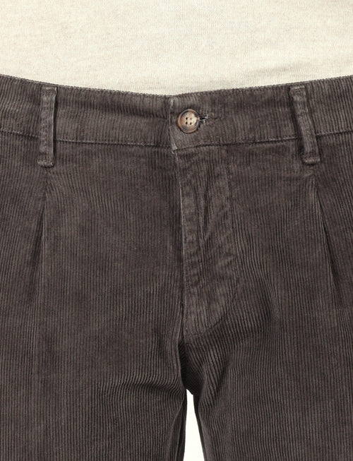 Pantaloni in velluto a coste con pences