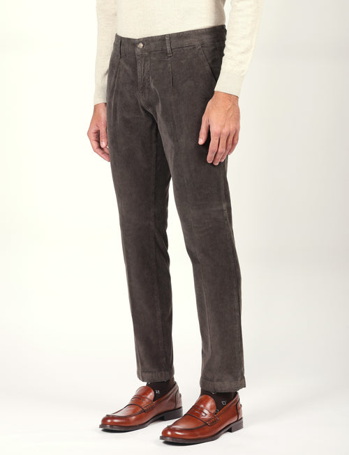 Pantaloni in velluto a coste con pences