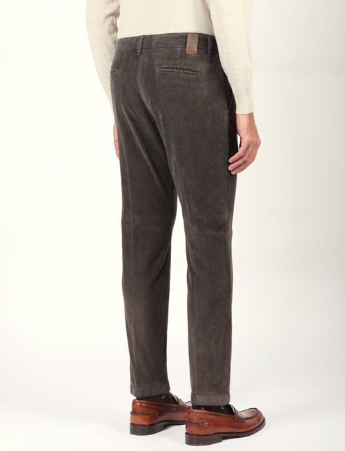 Pantaloni in velluto a coste con pences