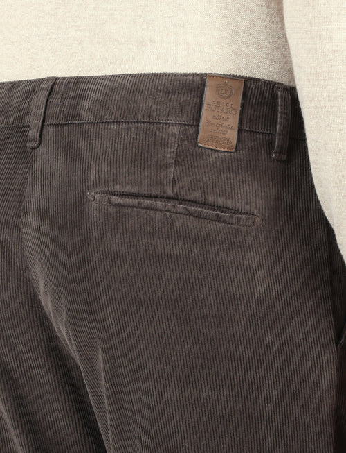 Pantaloni in velluto a coste con pences