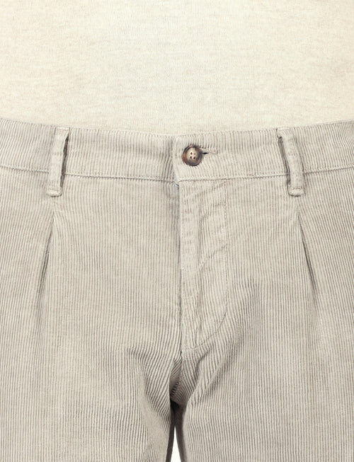 Pantaloni in velluto a coste con pences