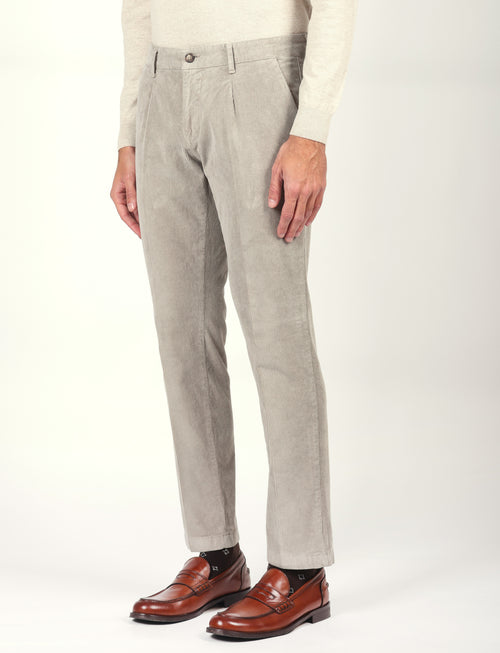 Pantaloni in velluto a coste con pences