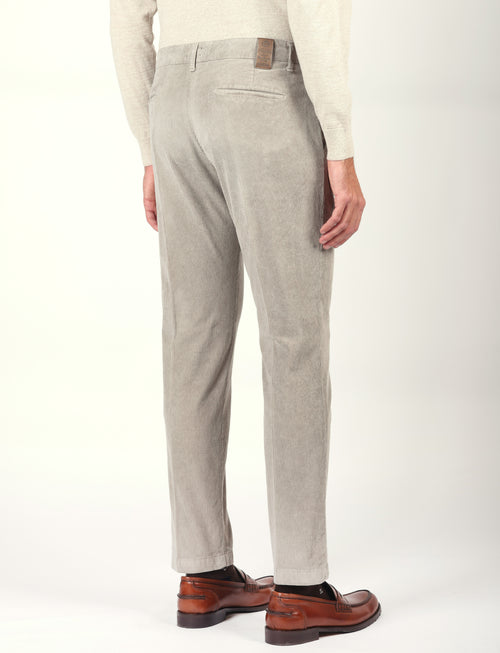 Pantaloni in velluto a coste con pences