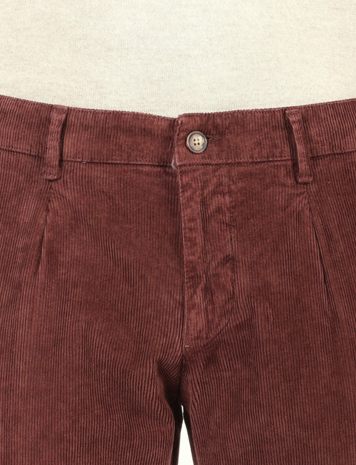 Pantaloni in velluto a coste con pences