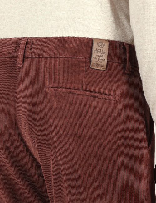 Pantaloni in velluto a coste con pences