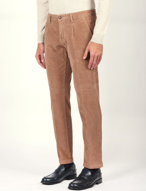 Pantaloni in velluto a coste con pences