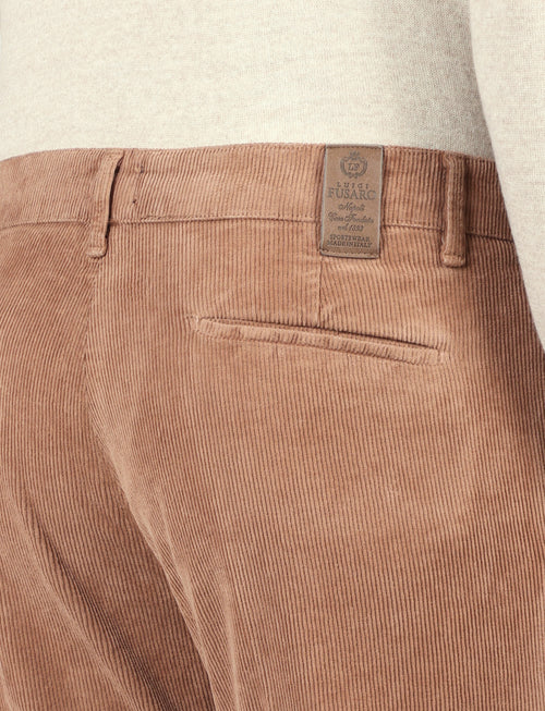 Pantaloni in velluto a coste con pences