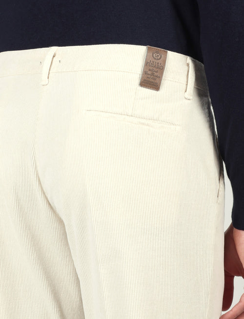 Pantaloni in velluto a coste con pences