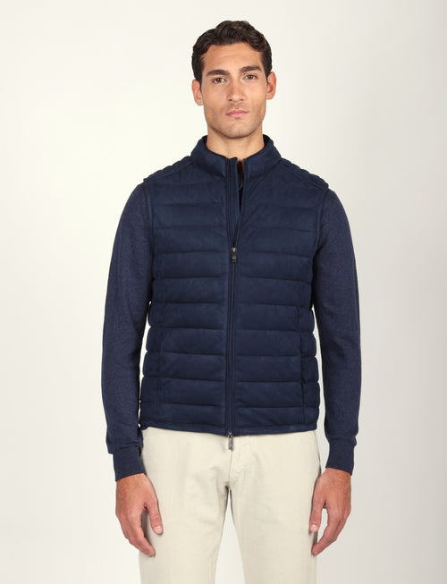 Gilet tecnico con dettagli in alcantara