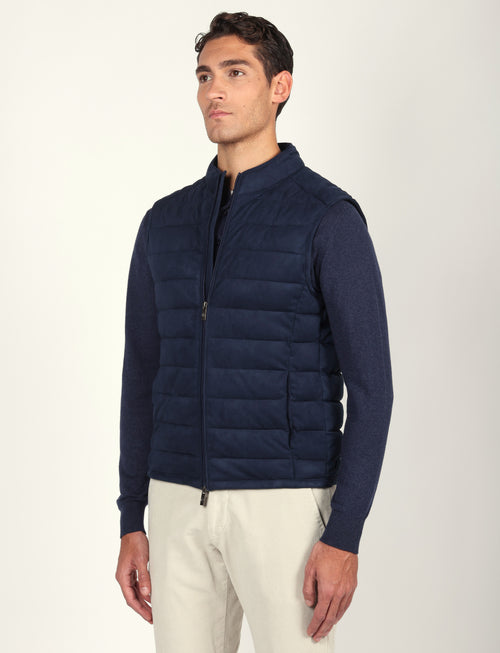 Gilet tecnico con dettagli in alcantara