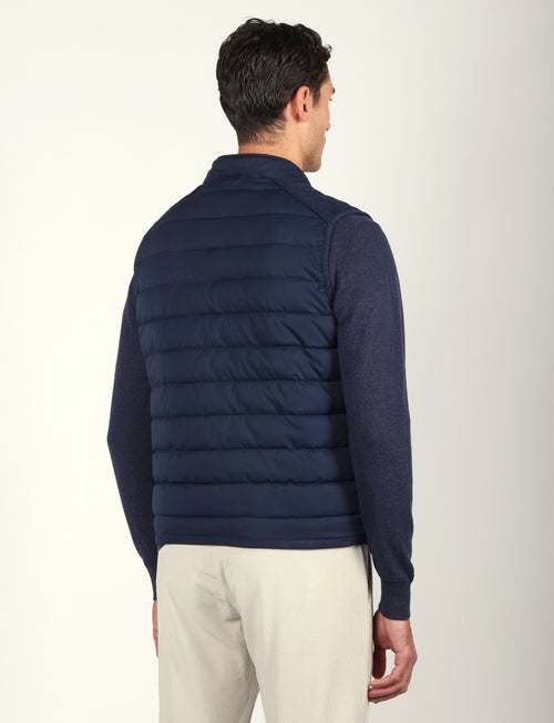 Gilet tecnico con dettagli in alcantara