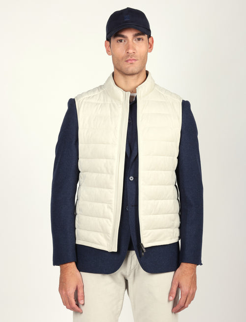 Gilet tecnico con dettagli in alcantara