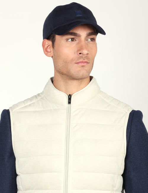 Gilet tecnico con dettagli in alcantara