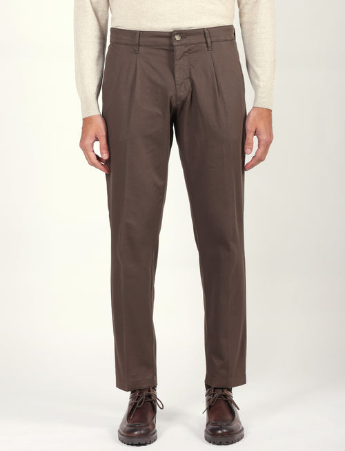 Pantaloni in cotone diagonale con pinces