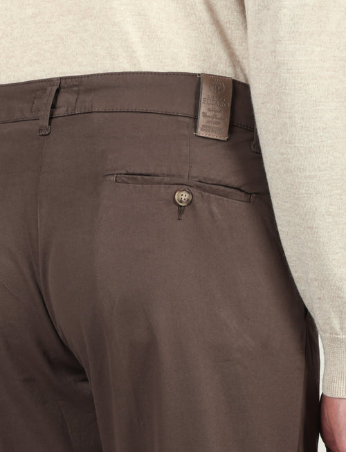 Pantaloni in cotone diagonale con pinces