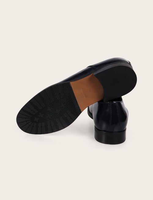 Scarpa stringata liscia in pelle abrasivata