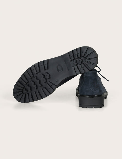 Scarpe stringate in camoscio con suola carrarmato