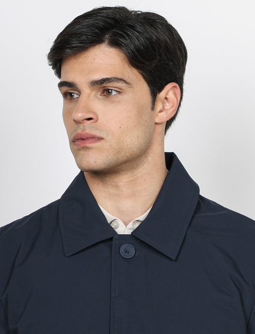 Trench in tessuto tecnico