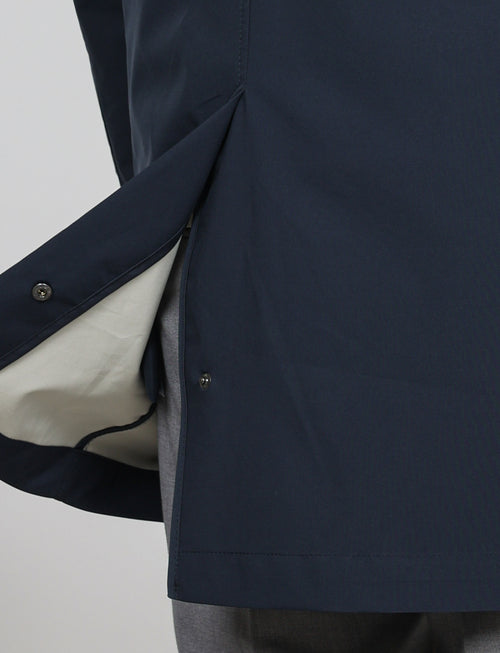 Trench in tessuto tecnico