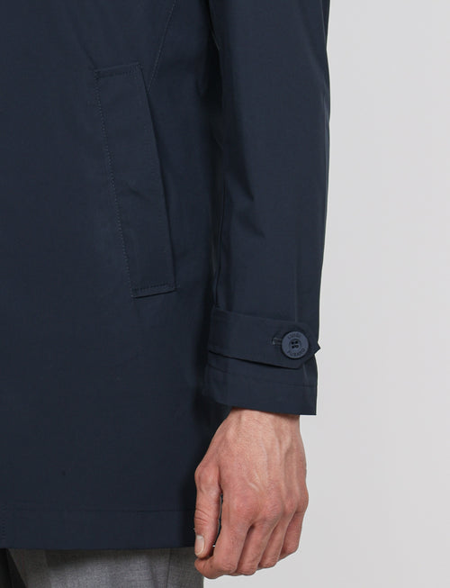 Trench in tessuto tecnico