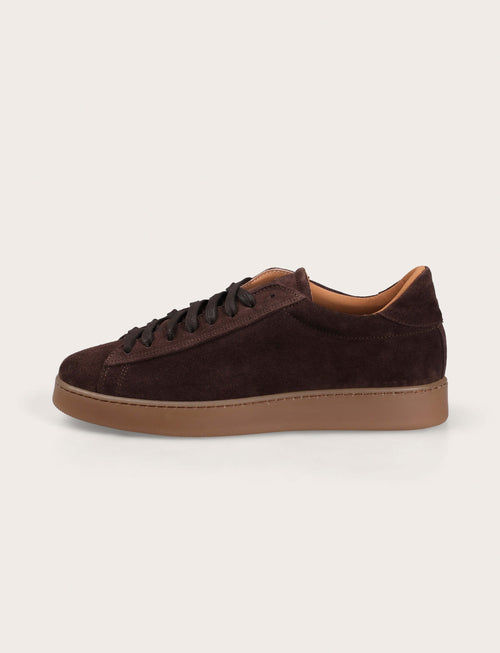 Sneakers in camoscio minimal con suola in gomma luigi fusaro