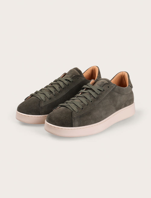 Sneakers in camoscio minimal con suola in gomma