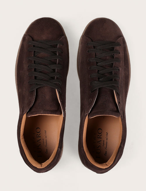 Sneakers in camoscio minimal con suola in gomma