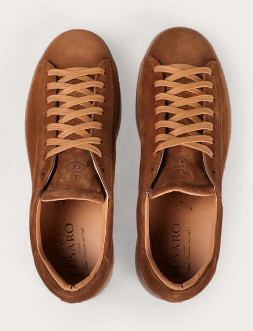 Sneakers in camoscio minimal con suola in gomma