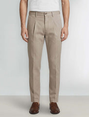 Pantaloni con pinces in cotone elasticizzato