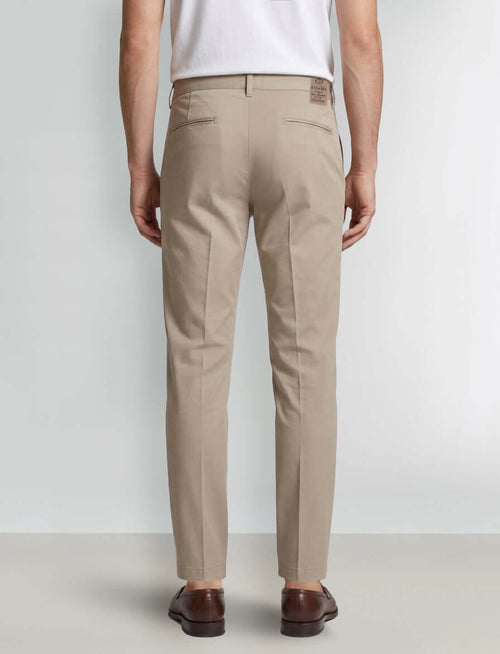 Pantaloni con pinces in cotone elasticizzato luigi fusaro