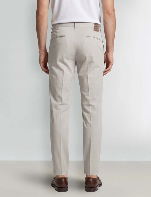 Pantaloni con pinces in cotone elasticizzato luigi fusaro