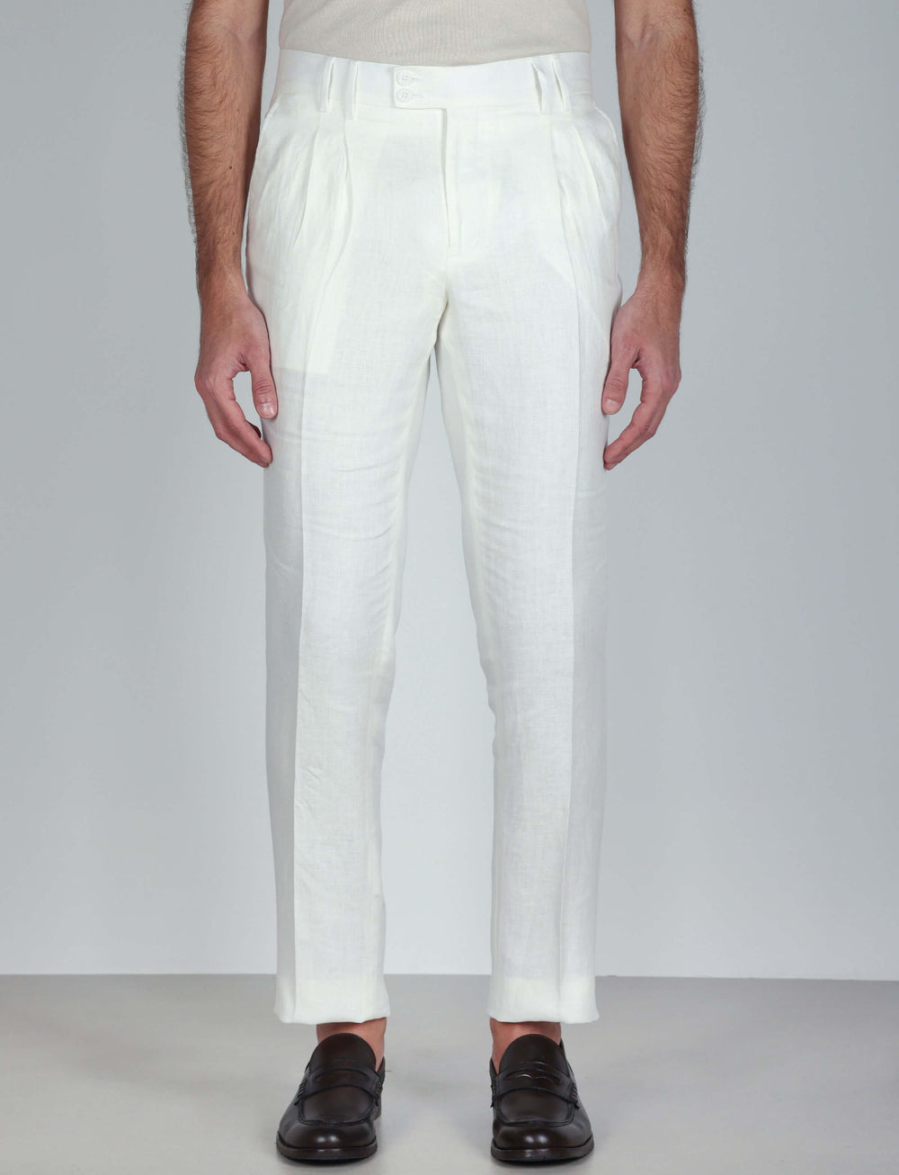 Pantaloni in lino con pinces