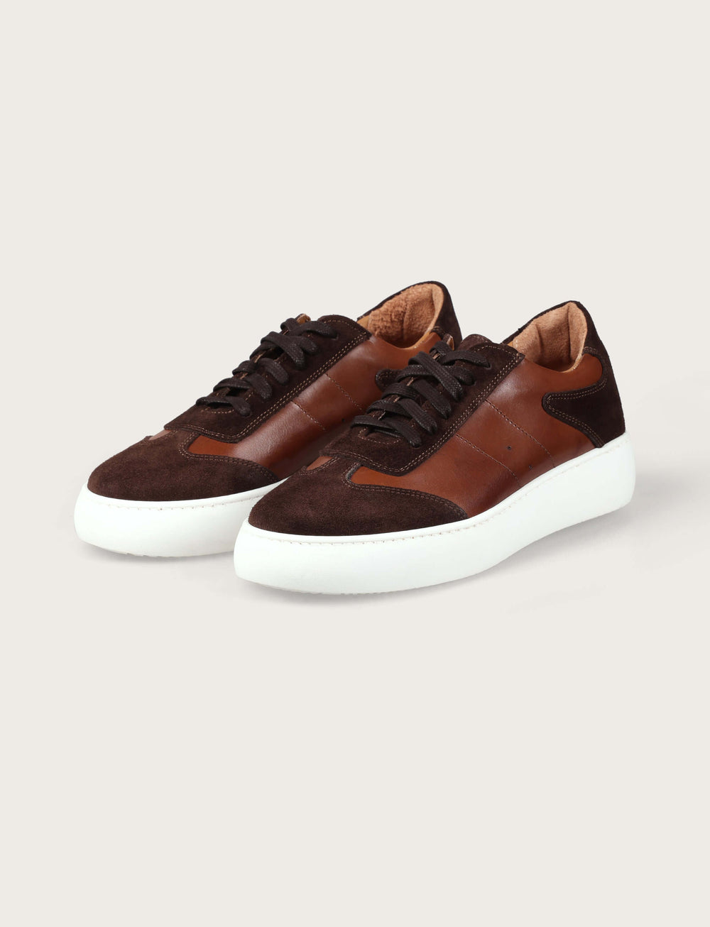 Sneakers in pelle e camoscio con suola in gomma
