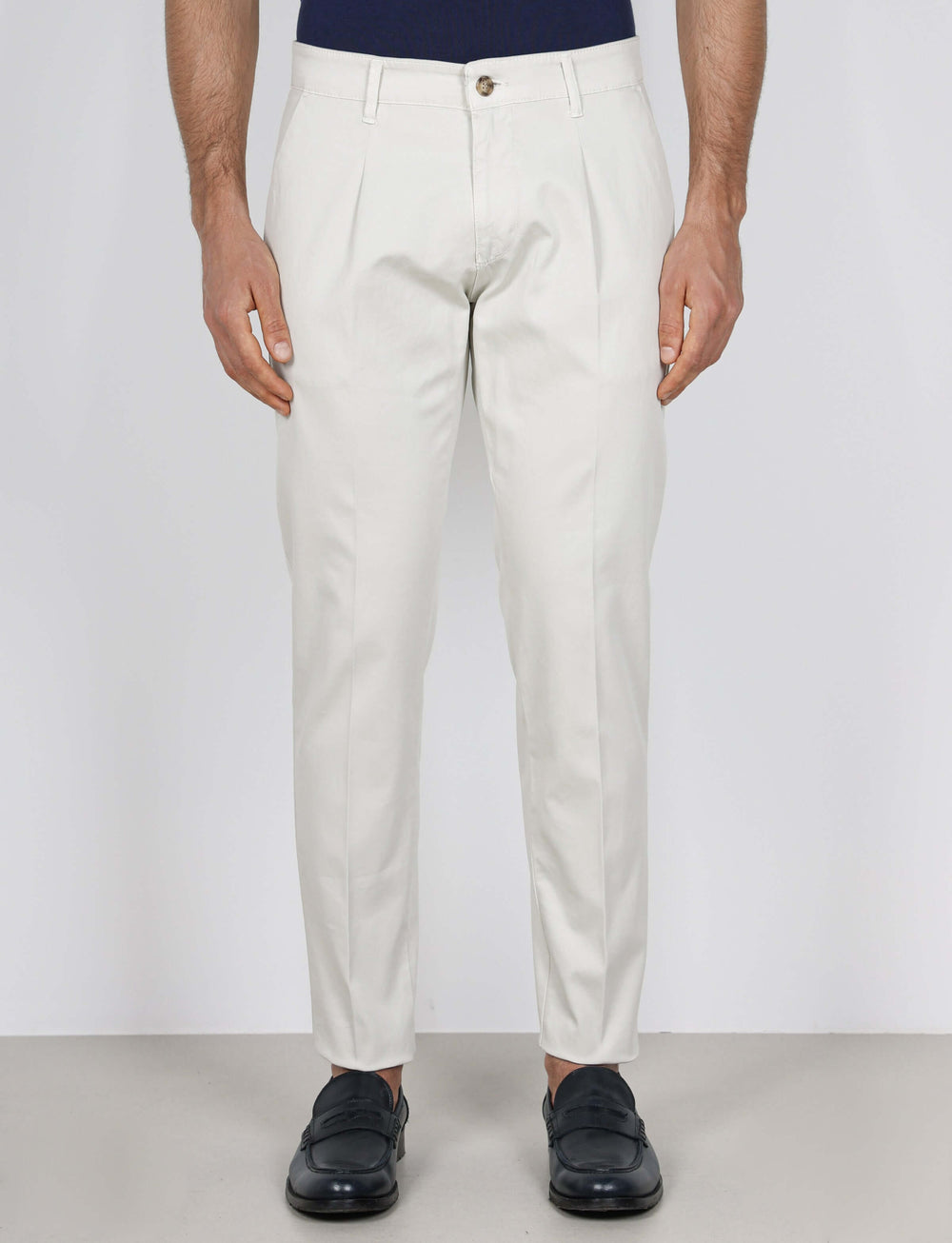 Pantaloni con pinces in cotone elasticizzato