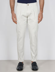 Pantaloni con pinces in cotone elasticizzato