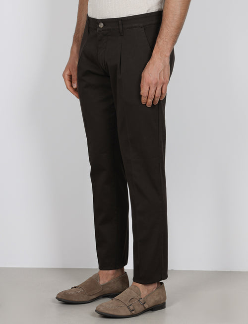 Pantaloni con pinces in cotone elasticizzato |Colore:Cioccolato