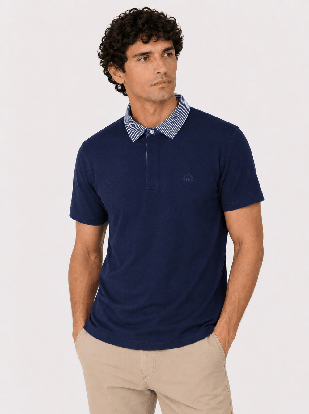Polo in cotone con colletto goffrato a righe