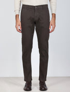Pantaloni chino in cotone gabardine |Colore:Moro