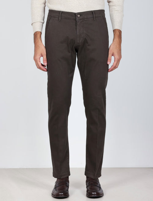 Pantaloni chino in cotone gabardine |Colore:Moro