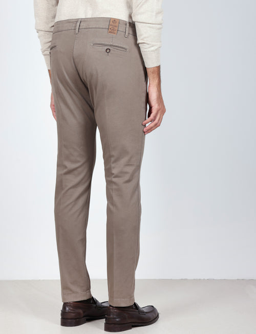 Pantaloni chino in cotone gabardine |Colore:Fango