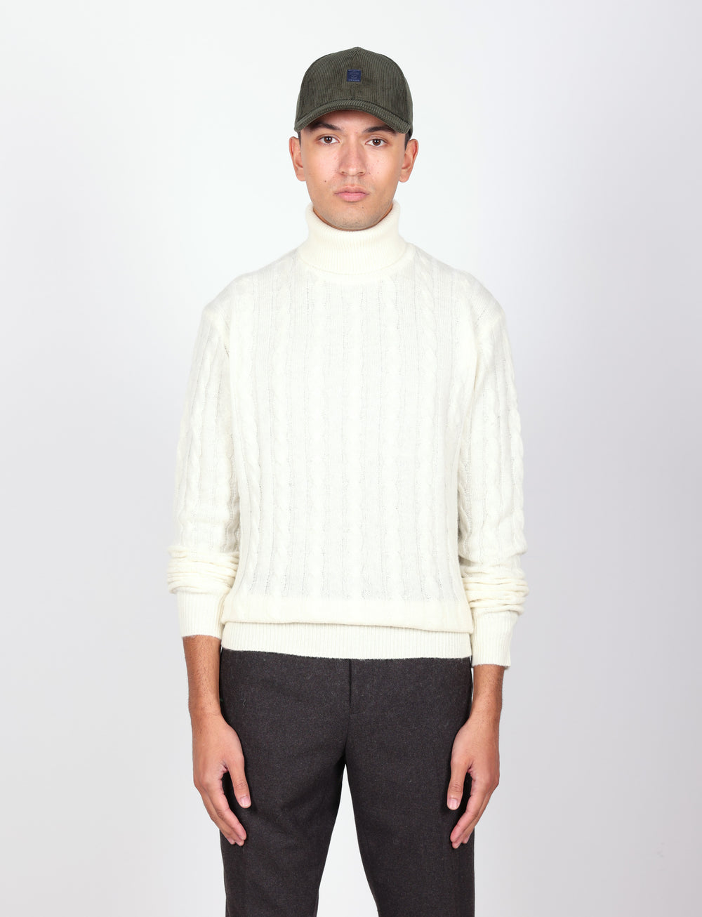 Dolcevita in lambswool a trecce
