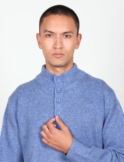 Maglia serafino in lambswool a quattro bottoni |Colore:Azzurro